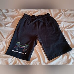 Men's Under Armour Fleece Shorts. Size Medium!